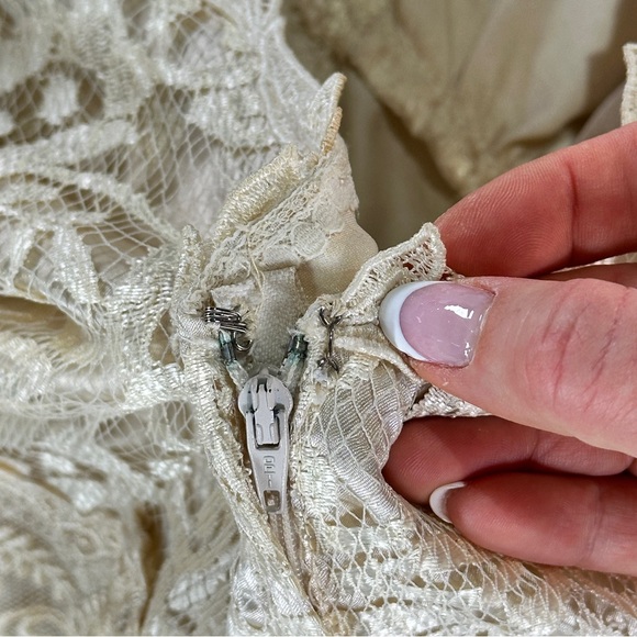 Lorrie Kabala vintage lace gown puff sleeve mermaid ivory size 10 - Picture 9 of 16